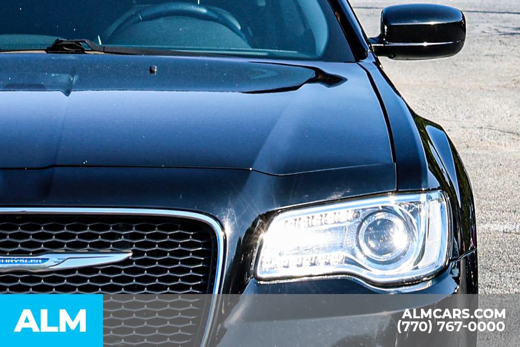 Used 2017 Chrysler 300 Limited RWD image 15