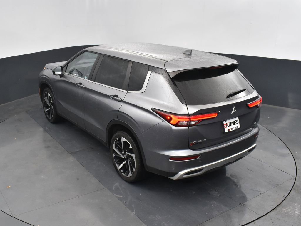 Used 2022 Mitsubishi Outlander SE image 48