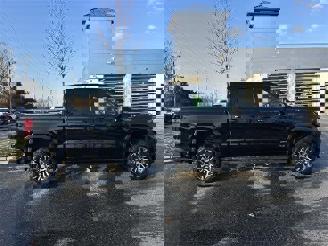 Used 2022 GMC Sierra 1500 AT4 w/ AT4 Premium Package image 9