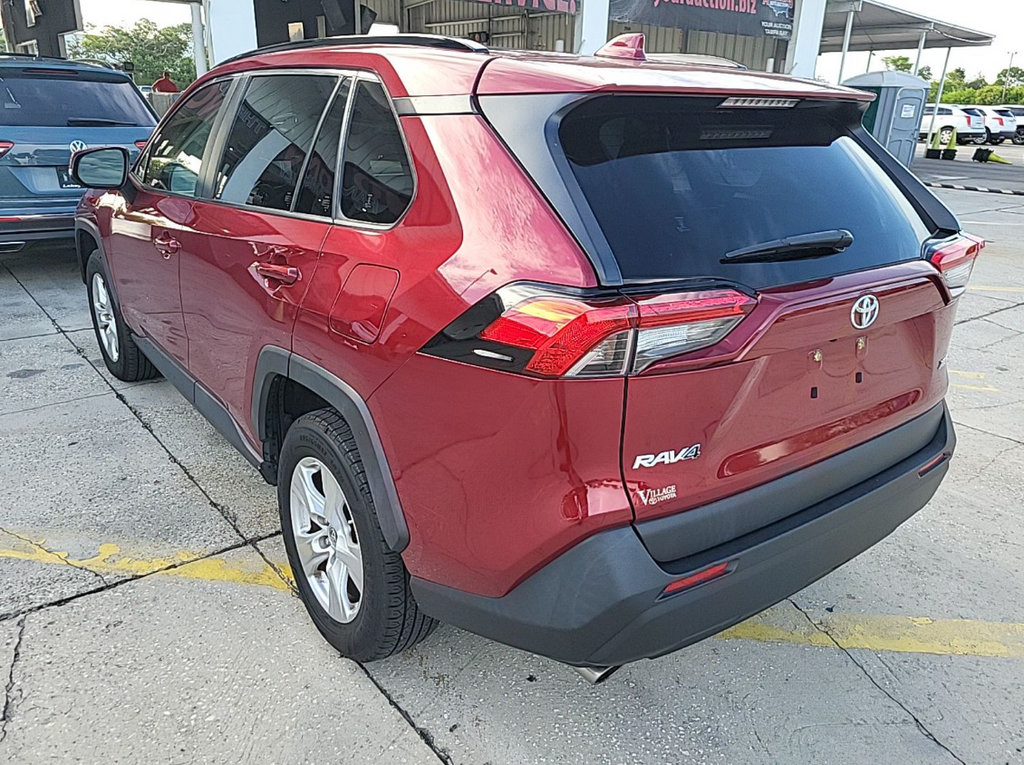 Used 2019 Toyota RAV4 XLE w/ Convenience Package FWD image 3