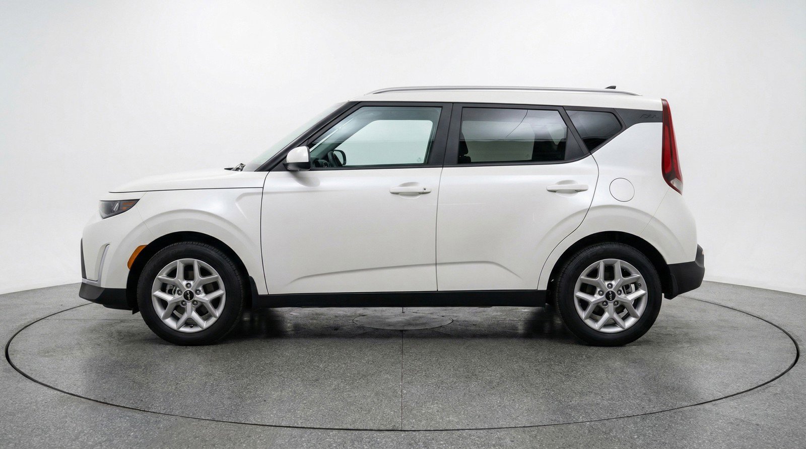Used 2025 Kia Soul LX w/ LX Technology Package FWD image 5