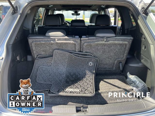 Certified 2022 Volkswagen Tiguan SE R-Line image 31