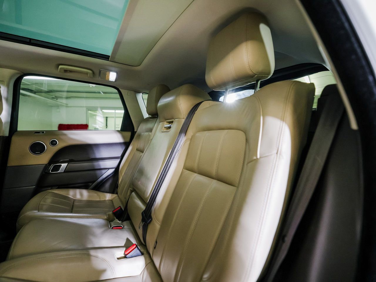 Used 2020 Land Rover Range Rover Sport HSE image 25