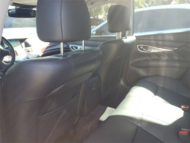 Used 2019 INFINITI Q70 Luxe image 10