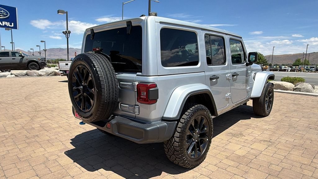 Used 2024 Jeep Wrangler Unlimited Sahara AWD/4WD image 3