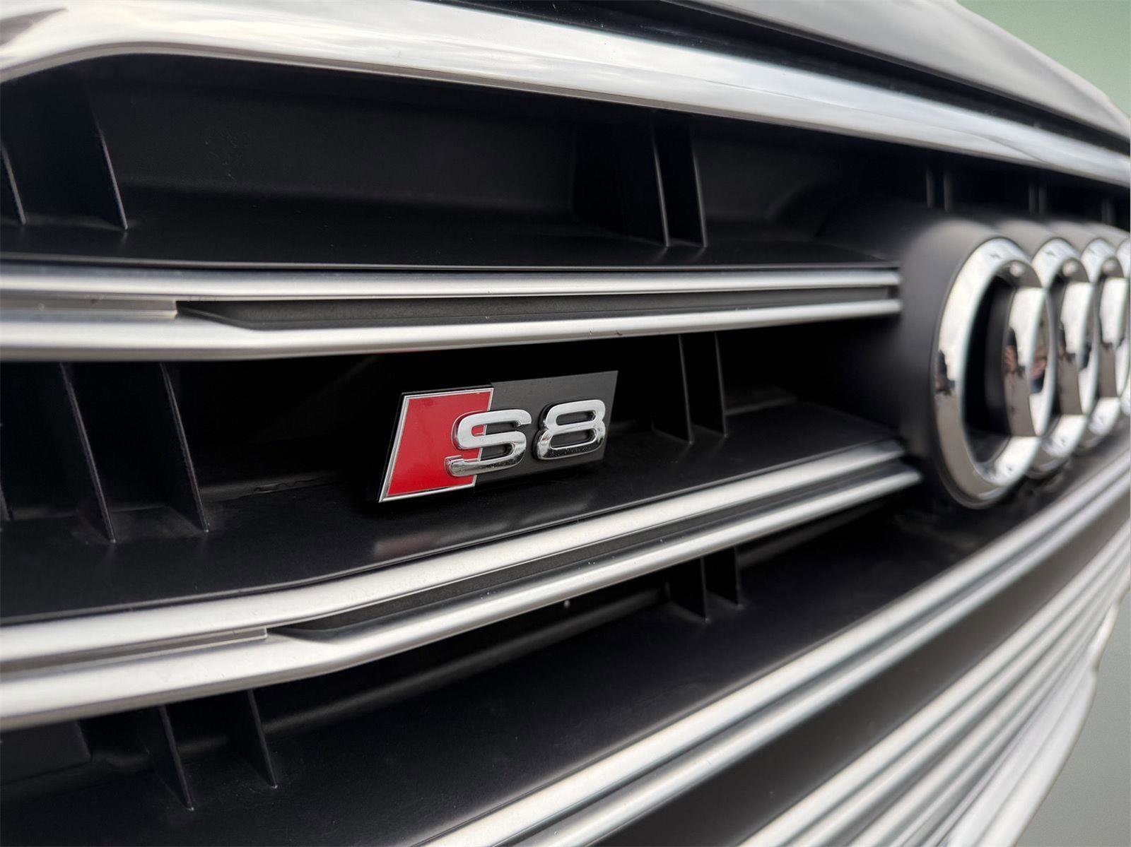 Used 2020 Audi S8 L w/ S8 Executive Package image 16