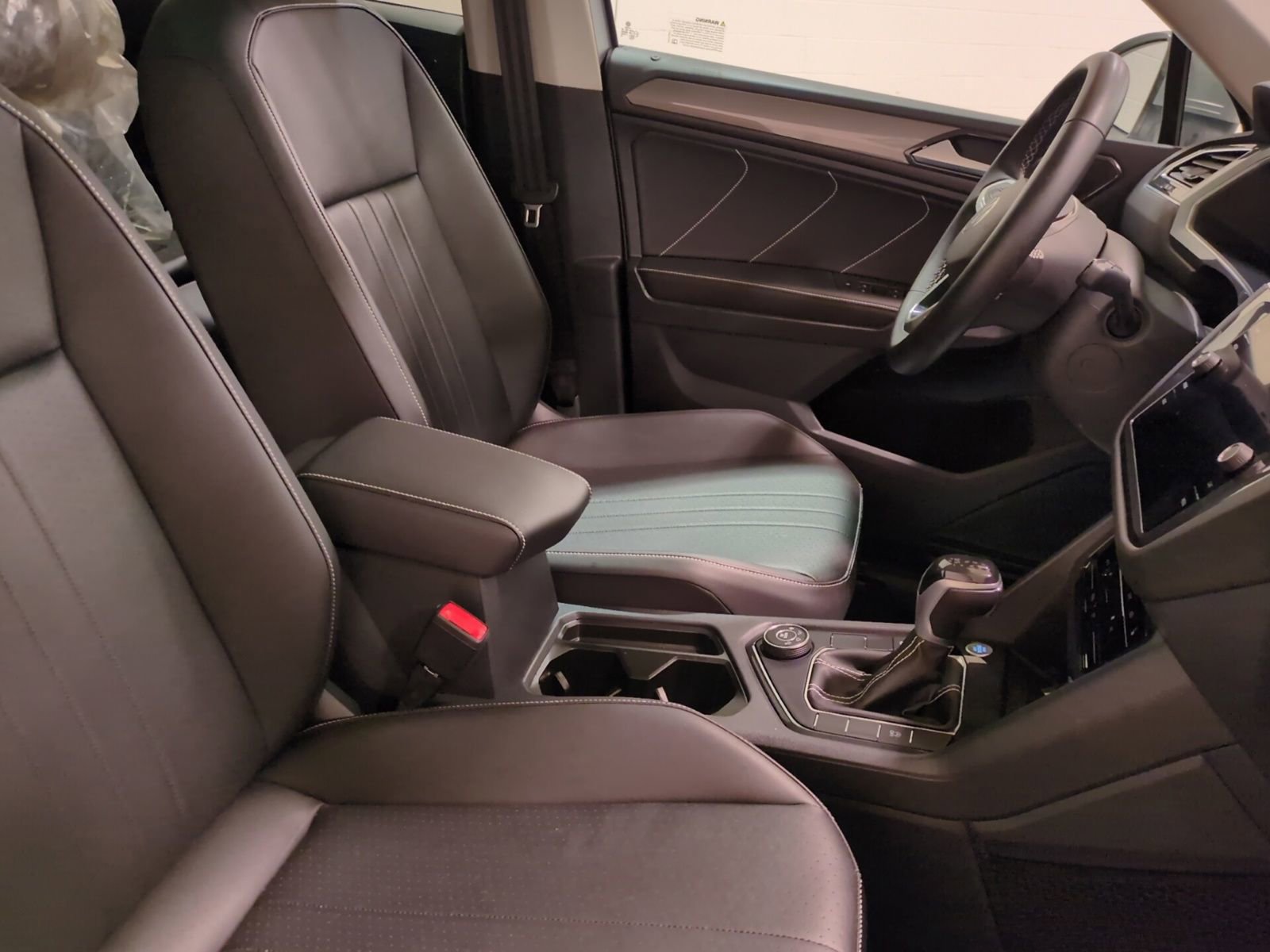 Used 2022 Volkswagen Tiguan SE image 11