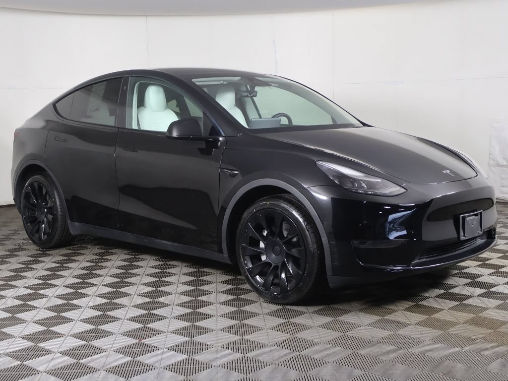 Used 2023 Tesla Model Y Long Range AWD/4WD image 2
