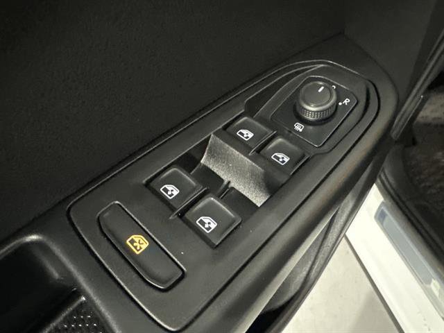 Certified 2022 Volkswagen Taos SE image 34