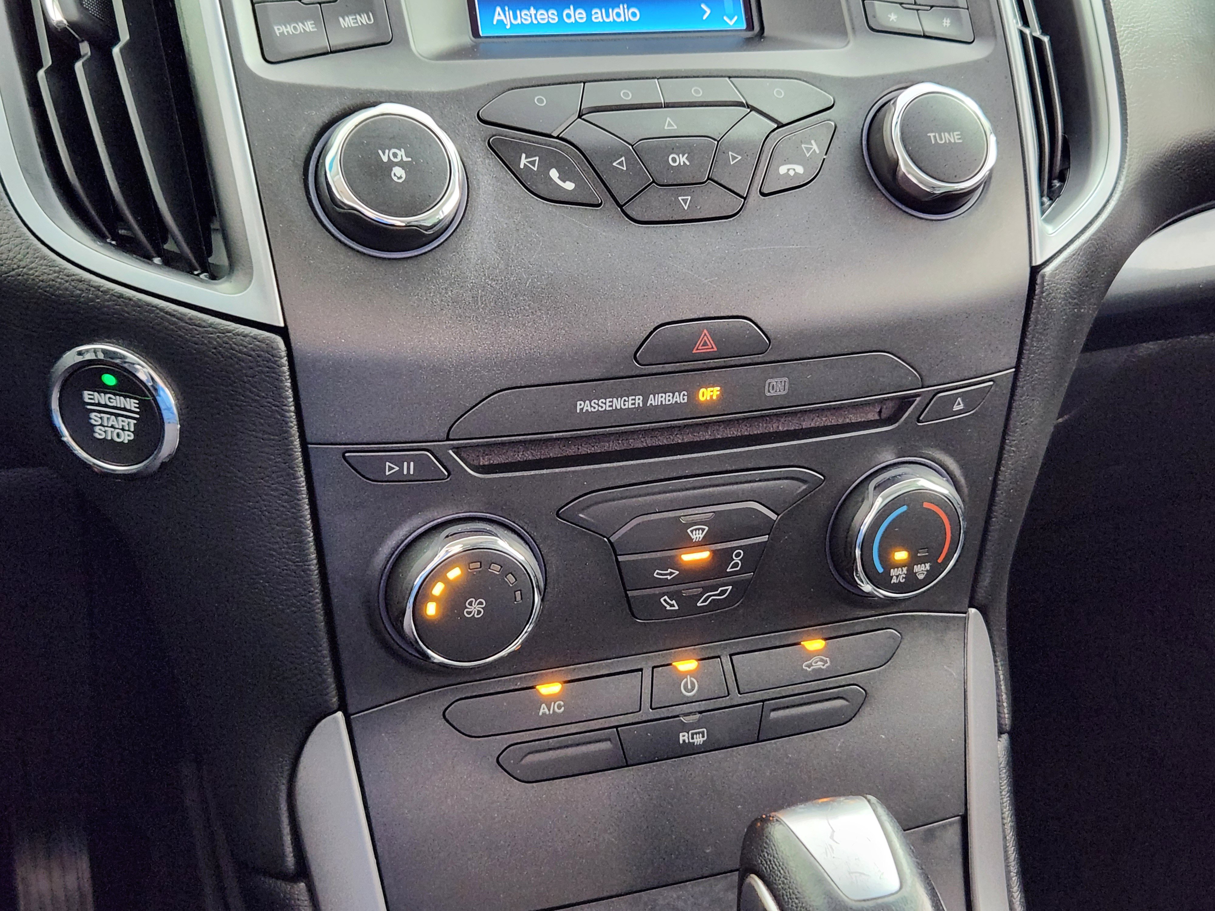 Used 2017 Ford Edge SE FWD image 24