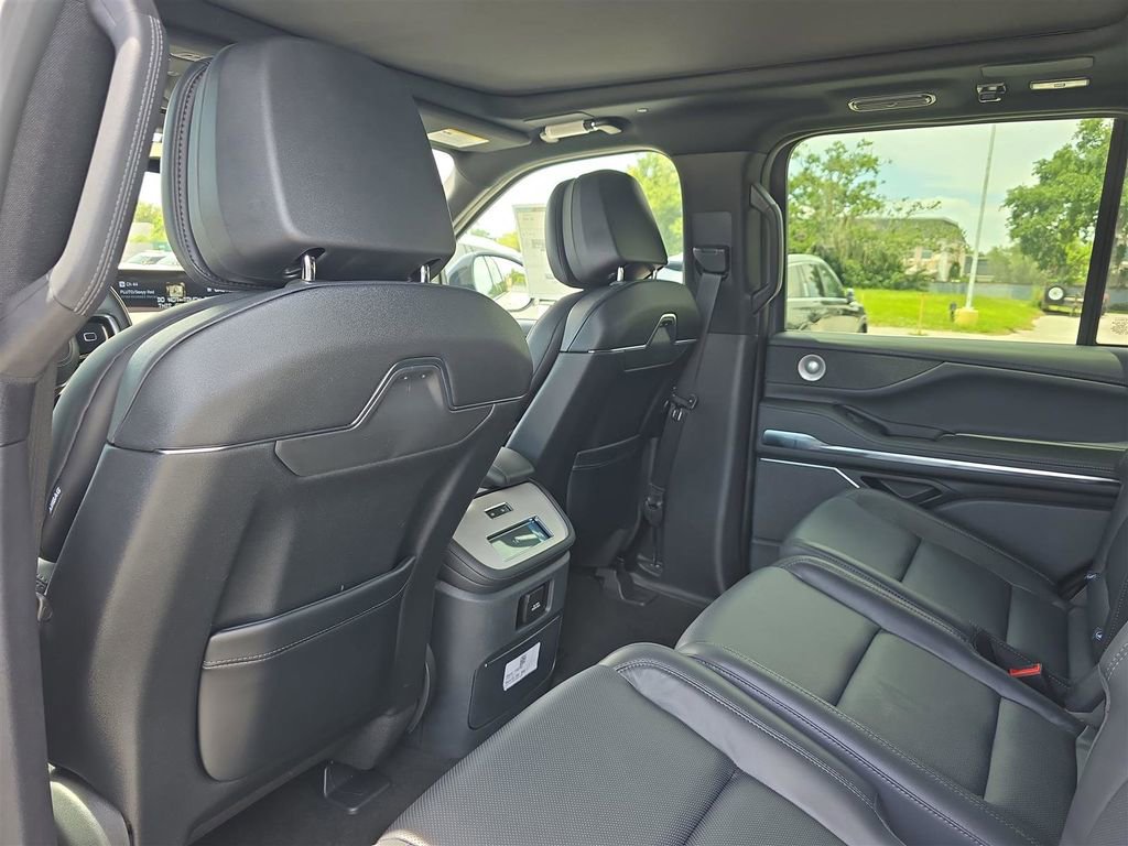 New 2025 Lincoln Navigator Reserve w/ Jet Appearance Package image 19