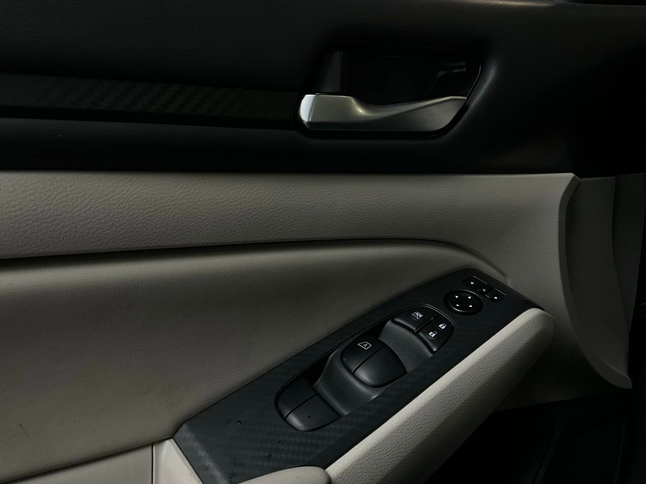 Used 2025 Nissan Altima 2.5 SV image 21