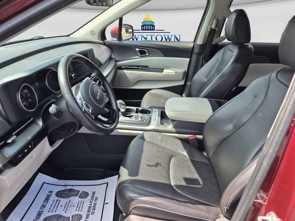Used 2023 Kia Carnival LX FWD image 30