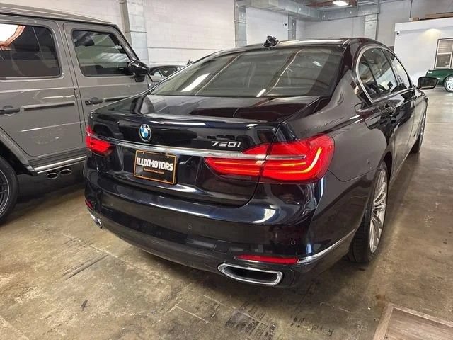 Used 2018 BMW 750i RWD image 10