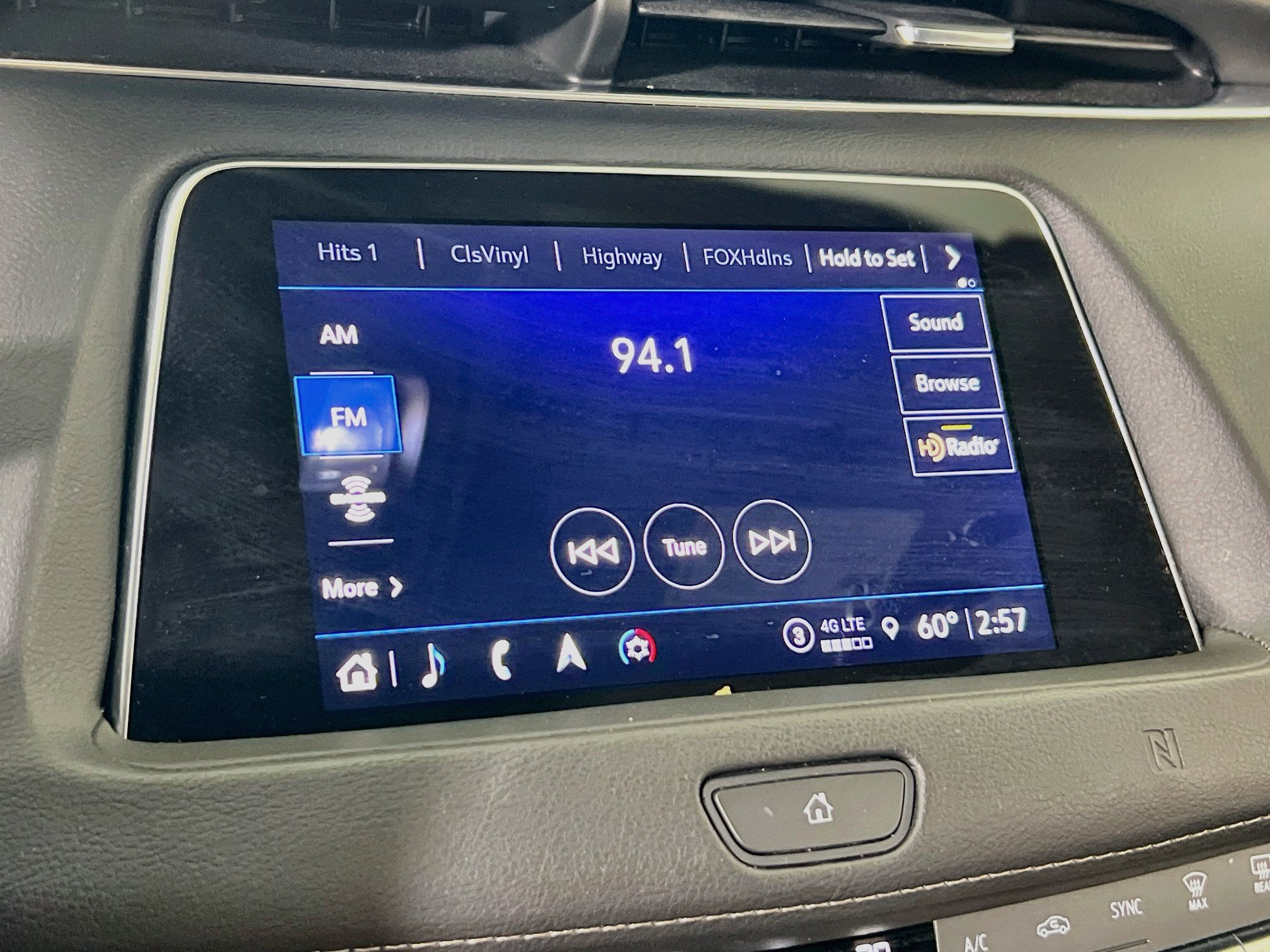 Used 2021 Cadillac XT4 Premium Luxury w/ Cold Weather Package AWD/4WD image 14