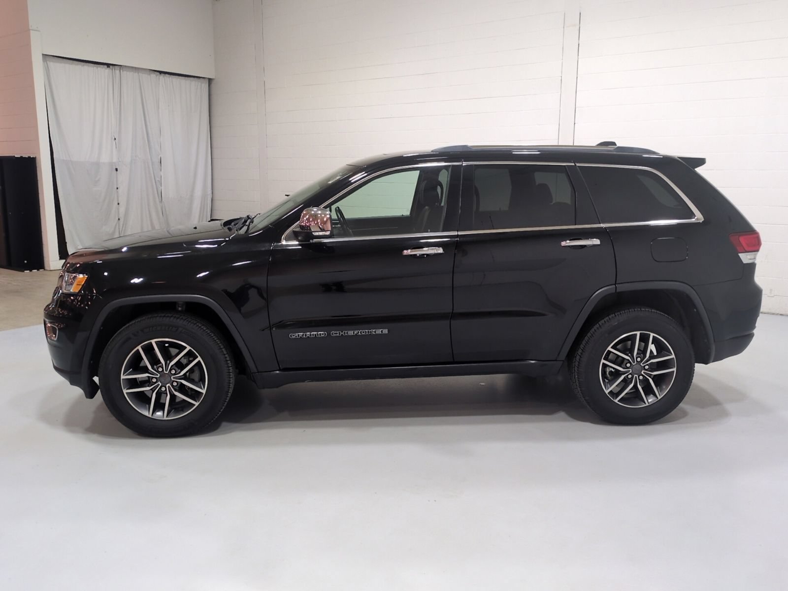 Used 2021 Jeep Grand Cherokee Limited AWD/4WD image 6