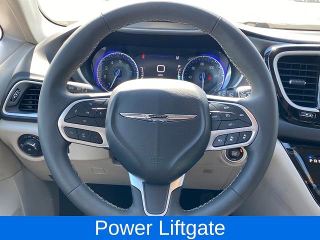 Used 2024 Chrysler Pacifica Touring-L image 8