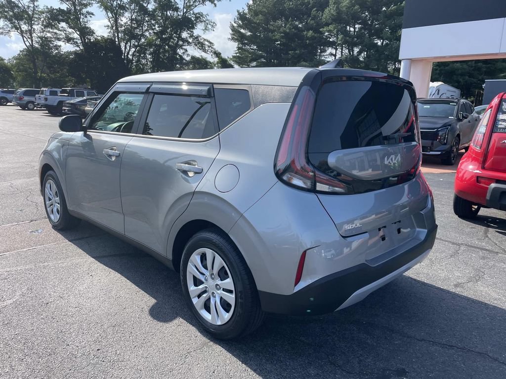 Used 2023 Kia Soul LX FWD image 3