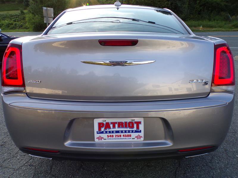 Used 2017 Chrysler 300 S image 7