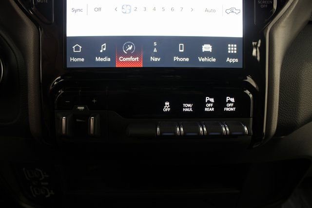 Used 2024 RAM 2500 Big Horn w/ Sport Appearance Package image 7