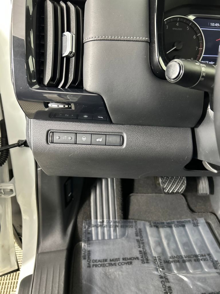 Used 2025 Nissan Pathfinder SV image 13