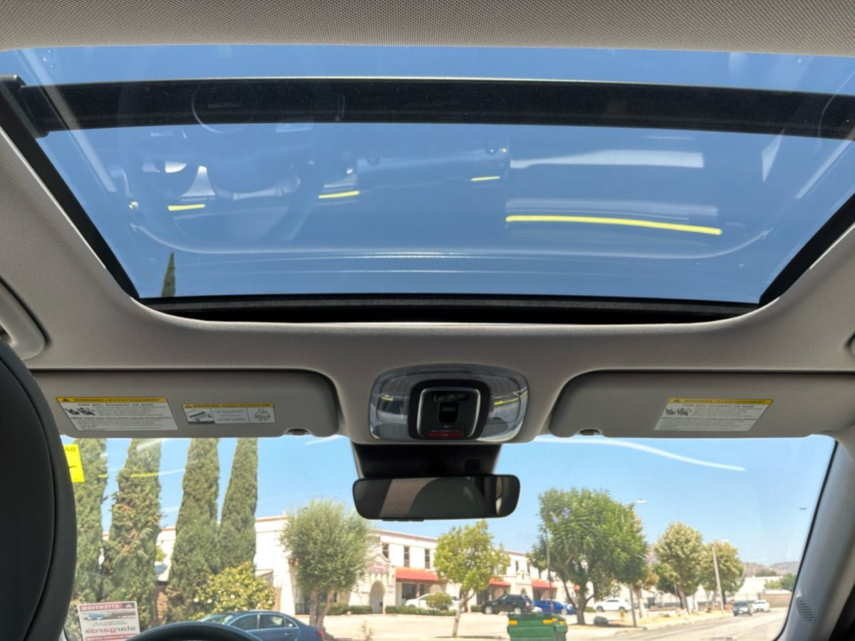 Used 2024 Hyundai Kona Limited FWD image 16