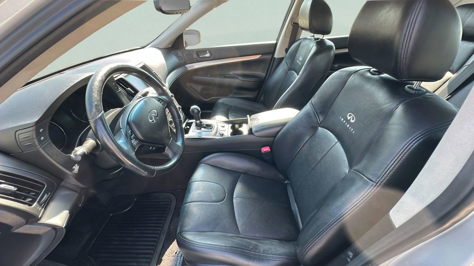 Used 2011 INFINITI G25 x w/ Moonroof Pkg image 17