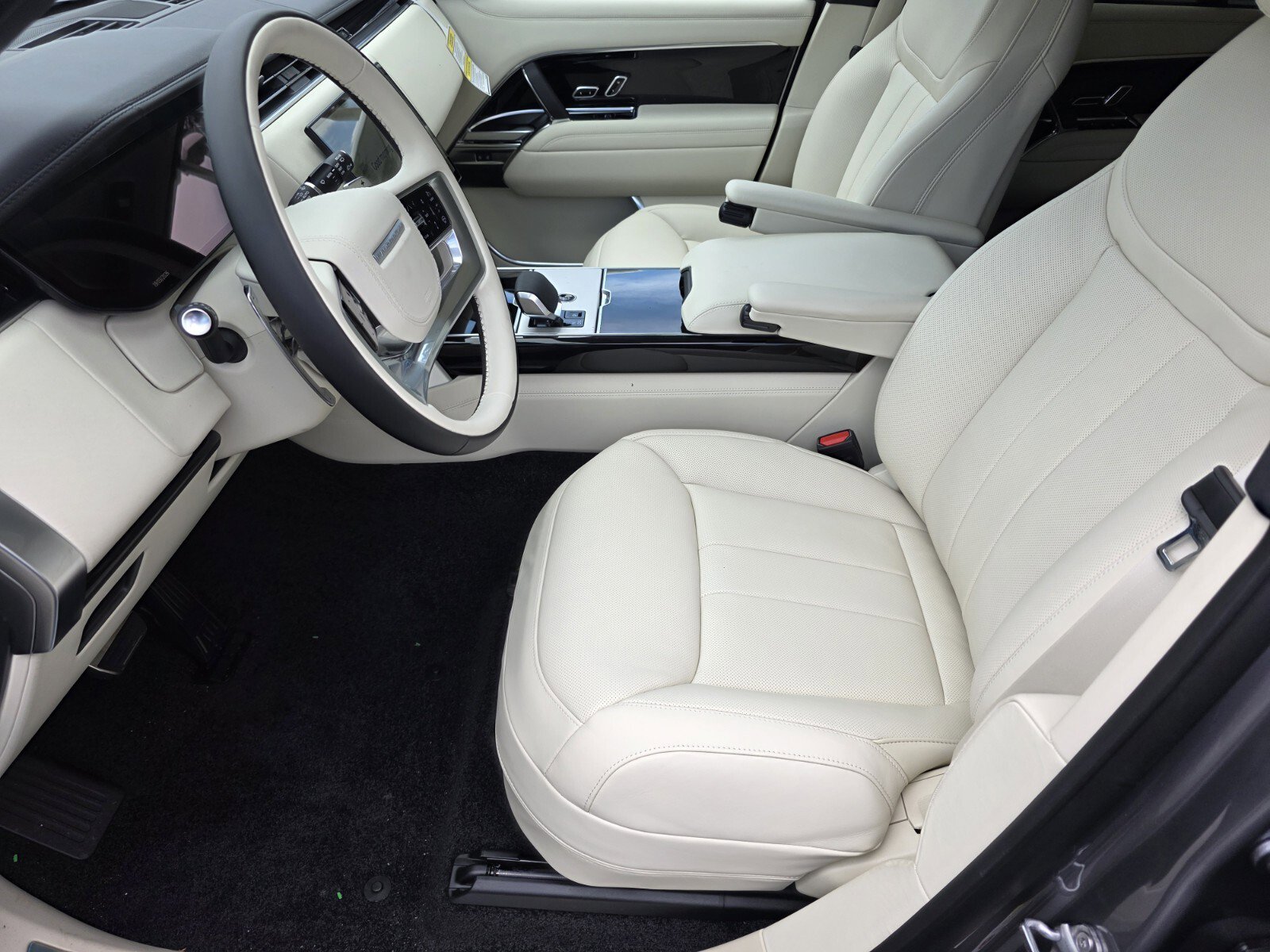 New 2026 Land Rover Range Rover SE image 10