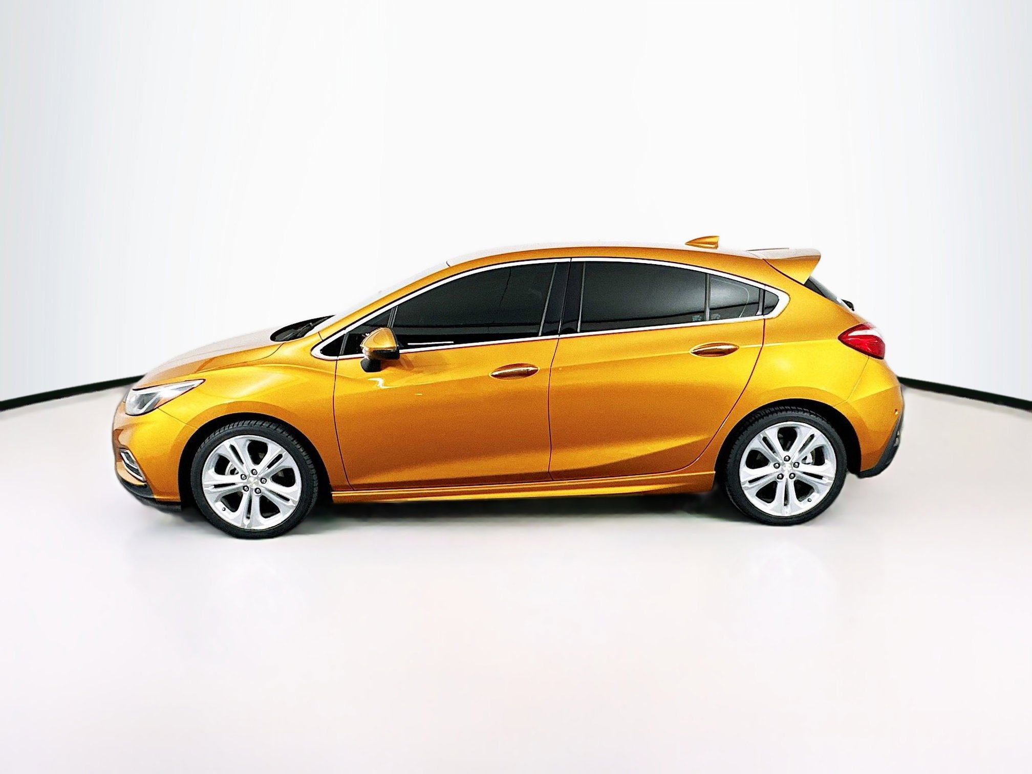 Used 2017 Chevrolet Cruze Premier w/ RS Package FWD image 4
