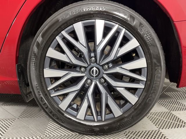 Used 2025 Nissan Altima 2.5 SV image 14