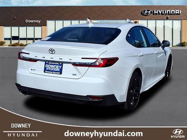 Used 2025 Toyota Camry SE image 4