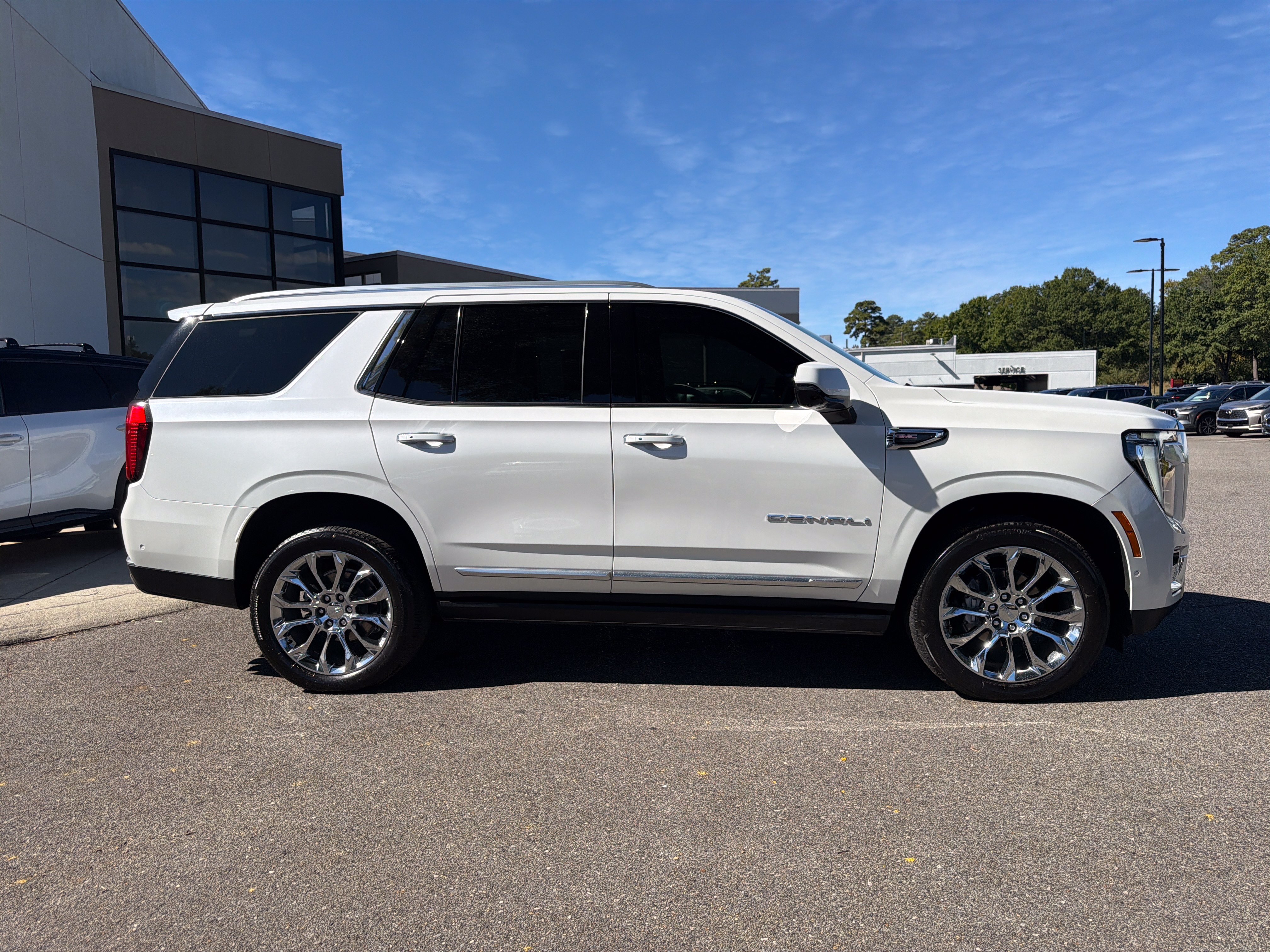 Used 2025 GMC Yukon Denali w/ Sun & Power Step Package AWD/4WD image 13