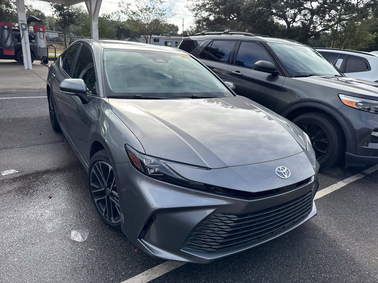 Used 2025 Toyota Camry XLE FWD image 2