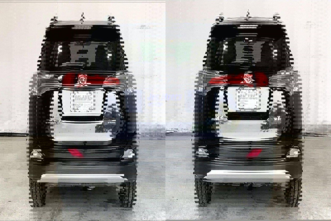 Used 2016 Toyota RAV4 XLE image 3