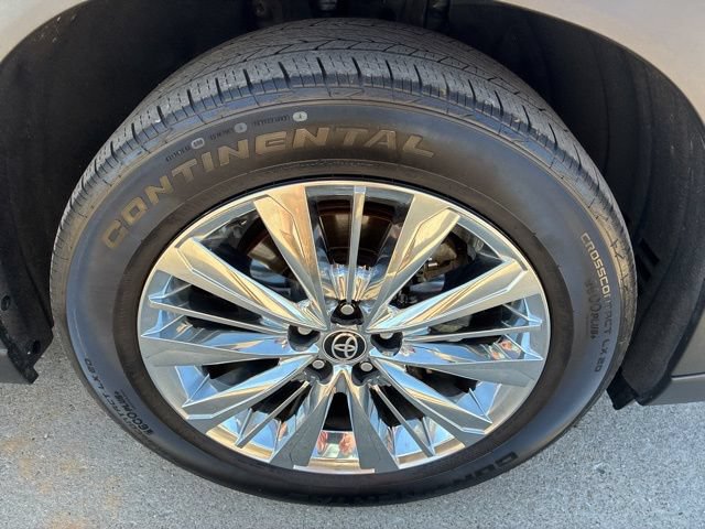 Used 2024 Toyota Grand Highlander AWD image 11