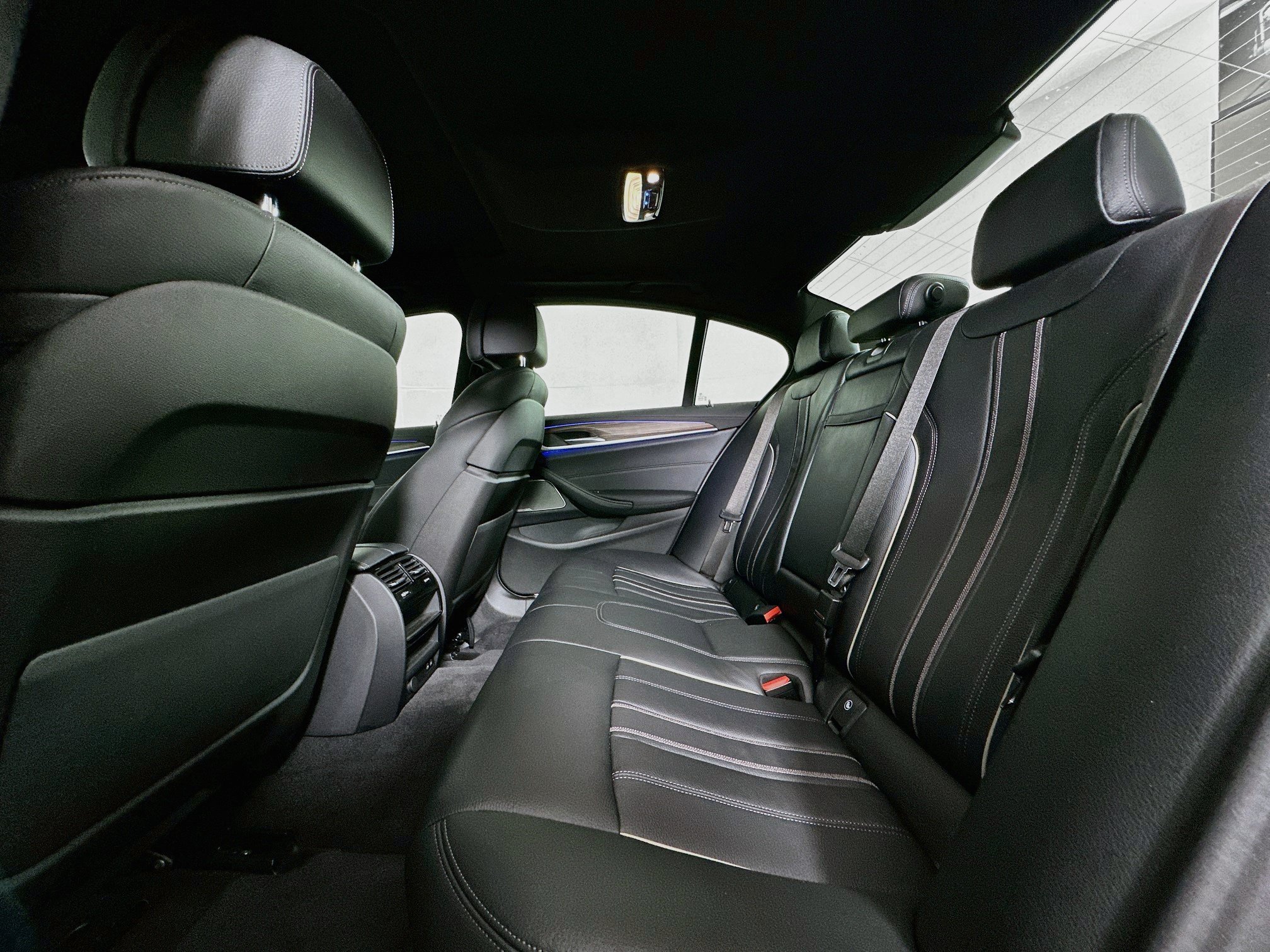 Used 2022 BMW M550i xDrive AWD/4WD image 29