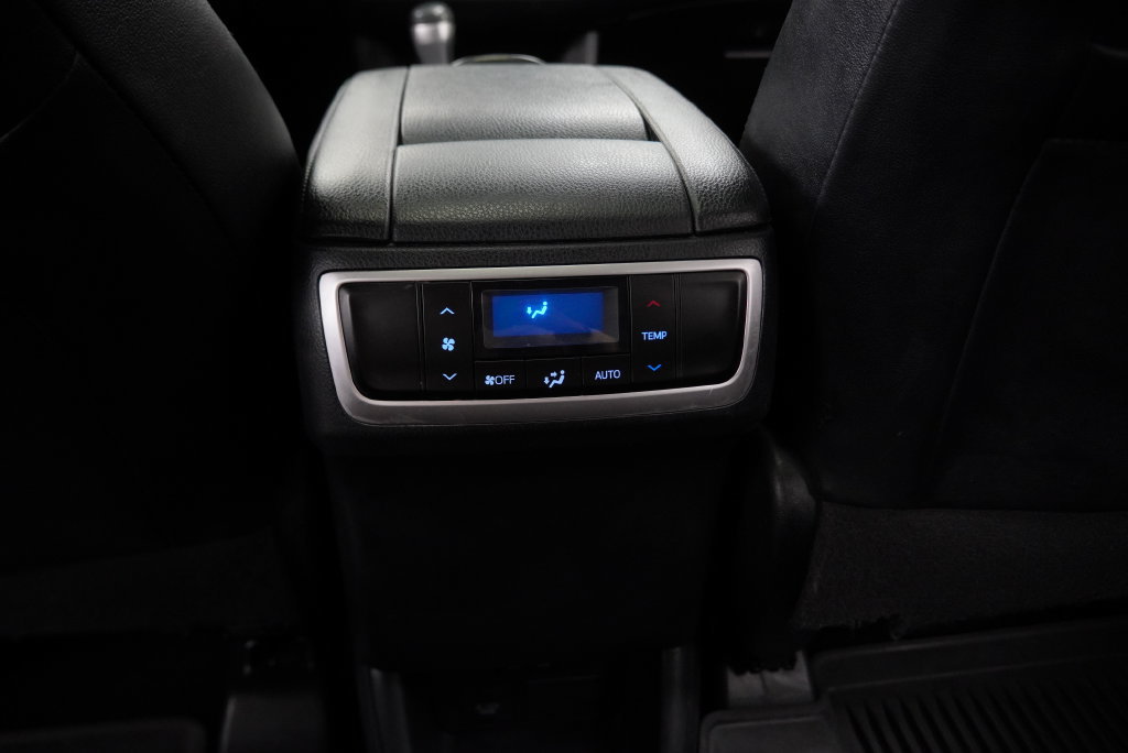 Used 2019 Toyota Highlander XLE AWD/4WD image 25