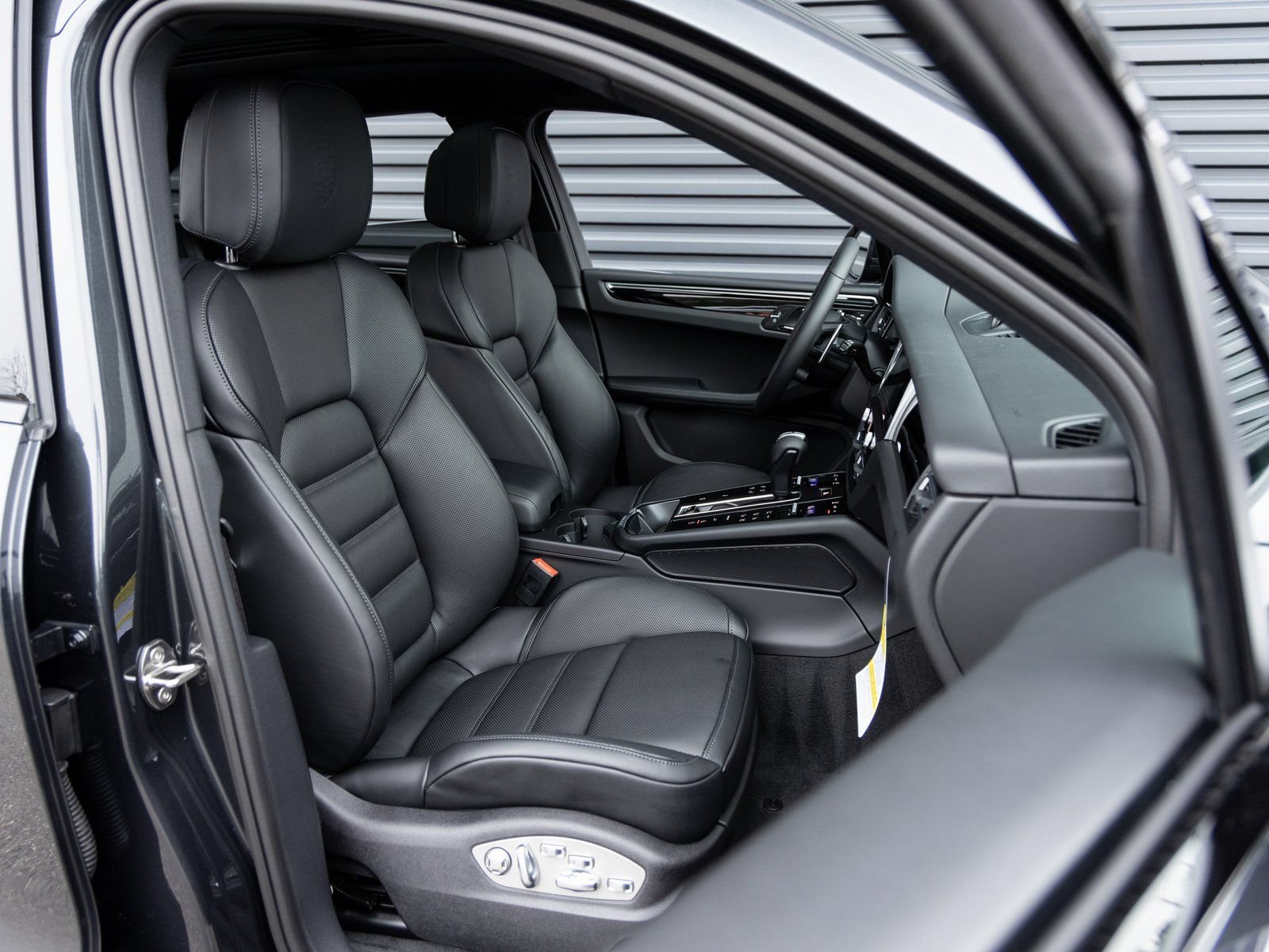 New 2026 Porsche Macan AWD/4WD image 33