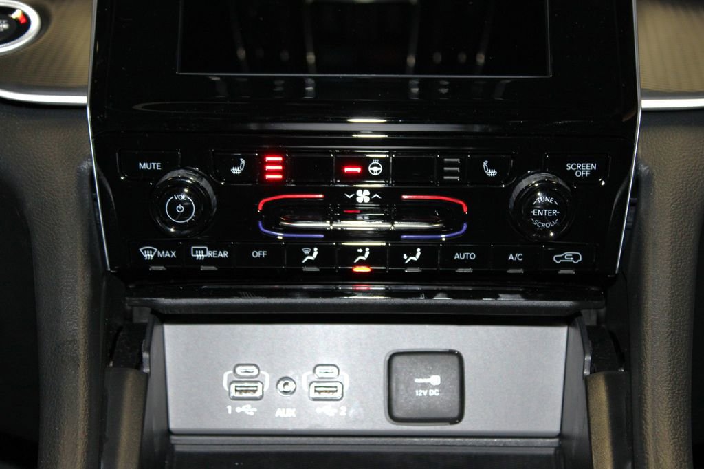 New 2025 Jeep Grand Cherokee Laredo X w/ Luxury Tech Group I image 18