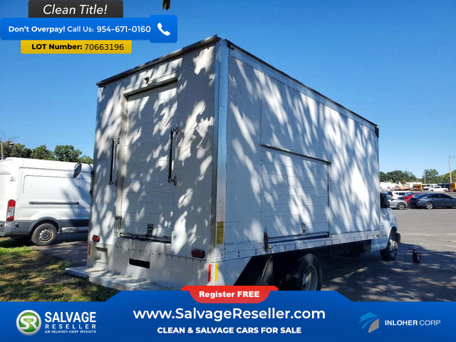 Used 2017 Chevrolet Express 4500 Extended RWD image 4