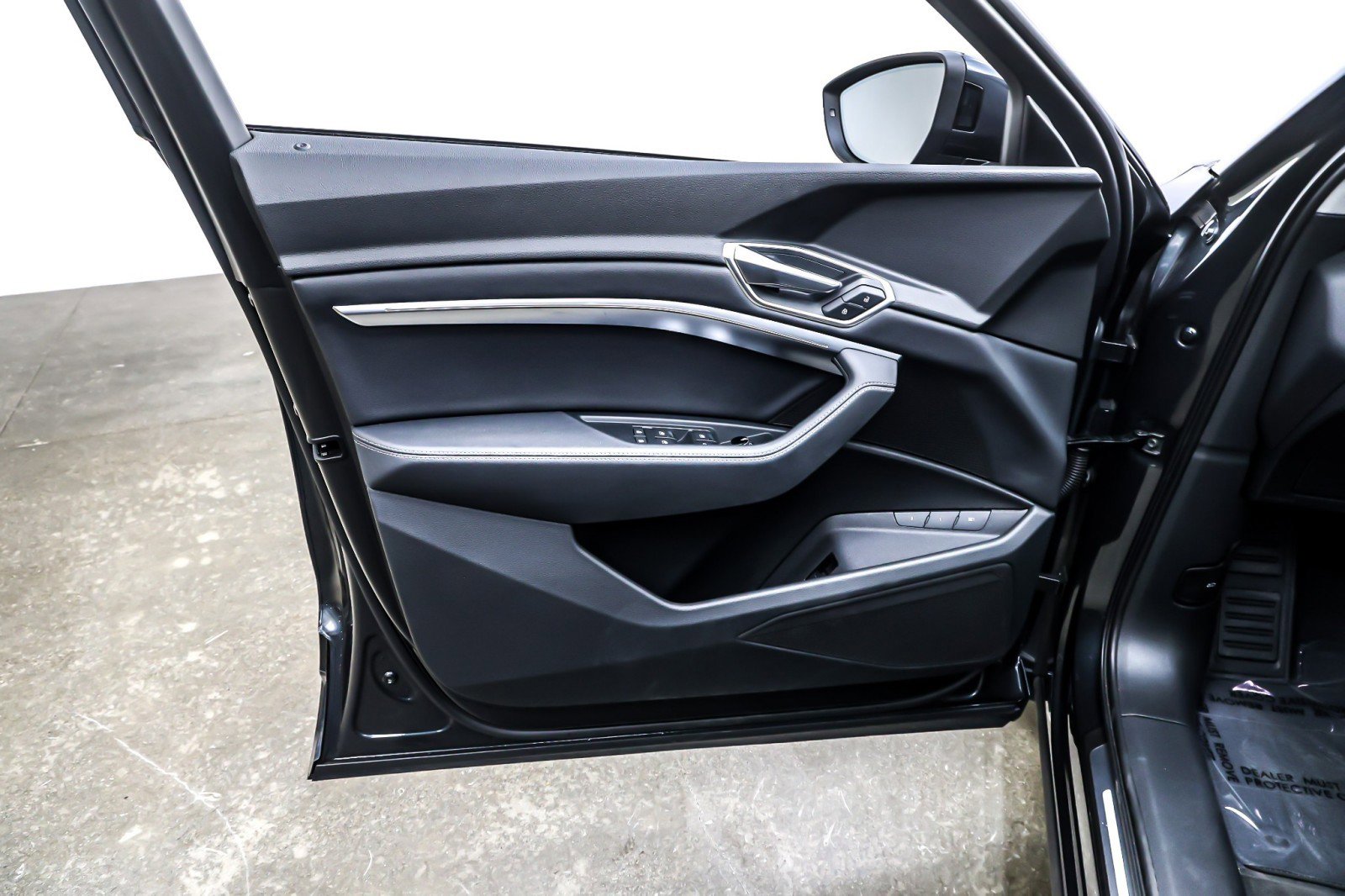 Used 2024 Audi Q8 e-tron Premium image 22