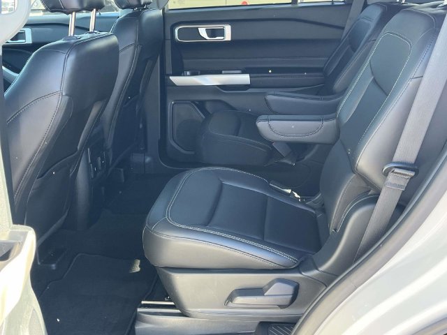 Used 2024 Ford Explorer XLT w/ Equipment Group 202A AWD/4WD image 15