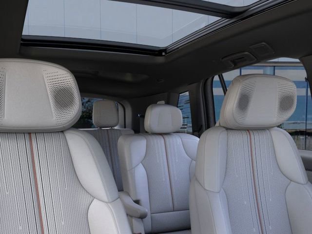 New 2026 Cadillac Vistiq Luxury w/ LPO, Floor Liner Package AWD/4WD image 24