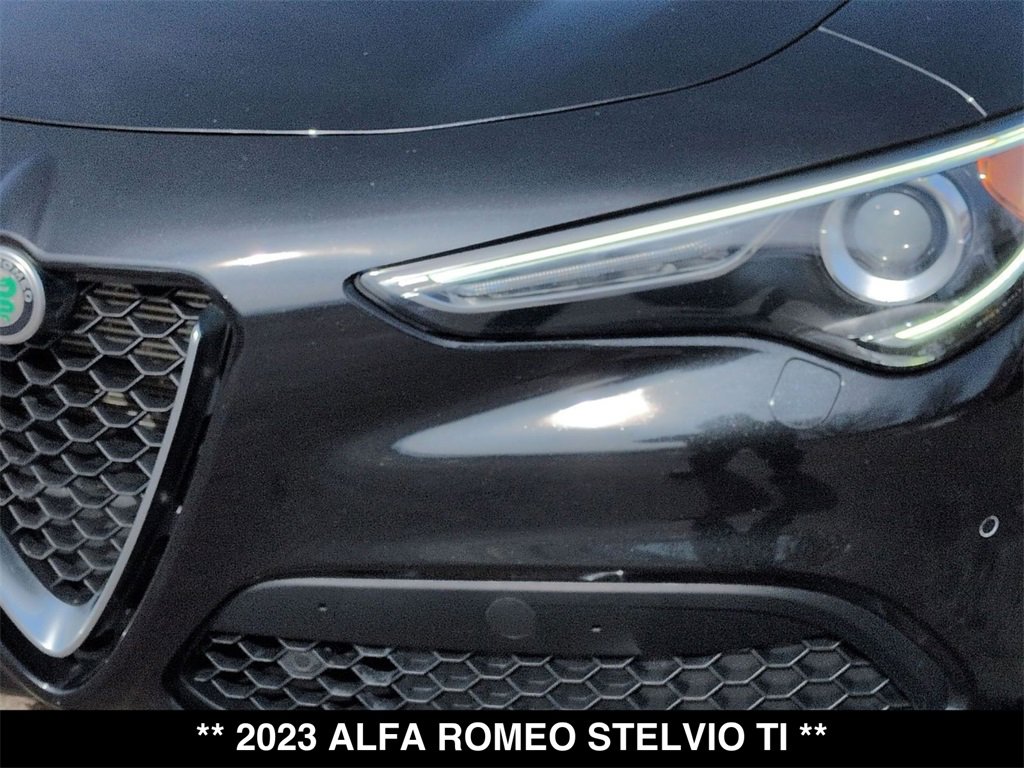 Used 2023 Alfa Romeo Stelvio Ti image 18