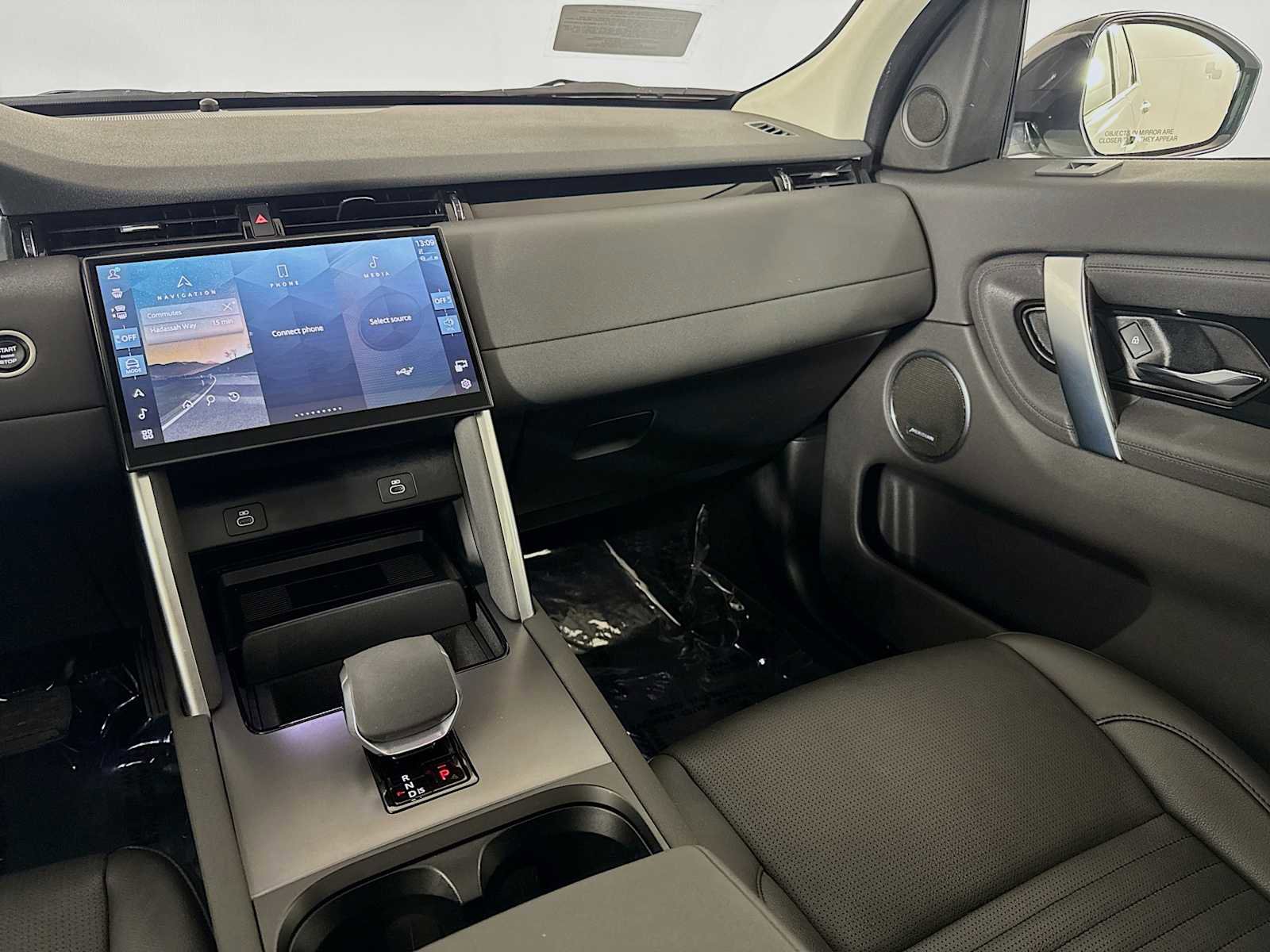 Used 2025 Land Rover Discovery Sport S image 23