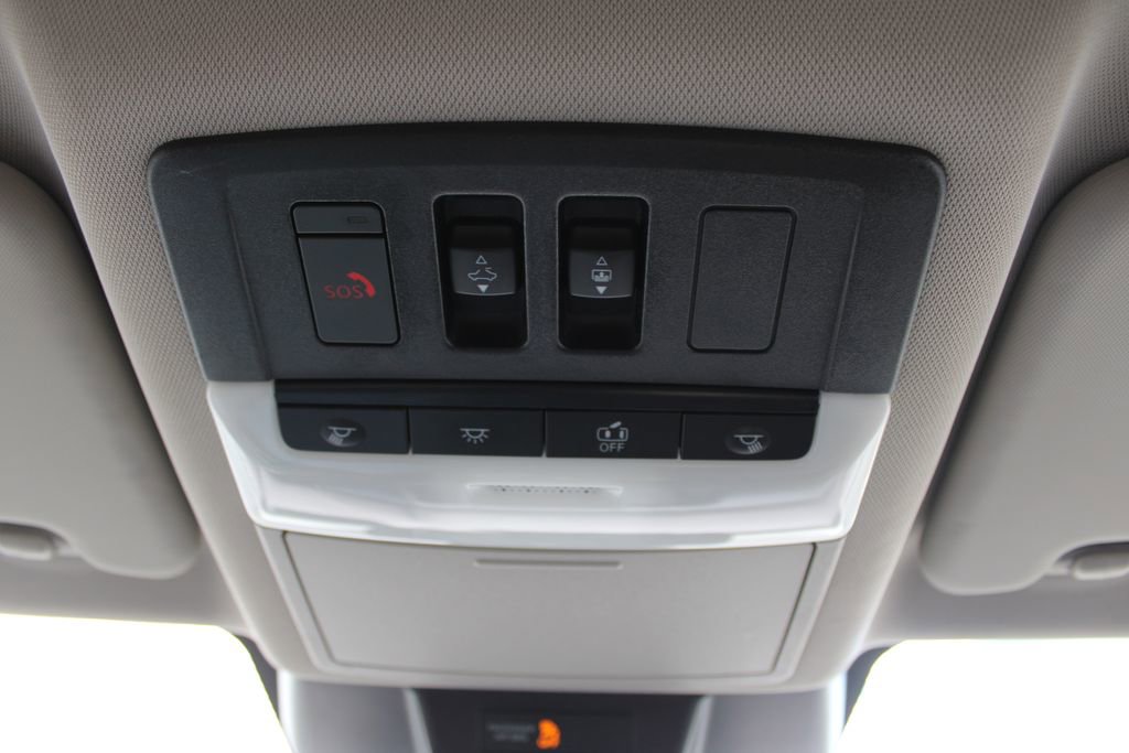 Used 2022 Nissan Rogue Platinum w/ Head-Up Display Package image 50