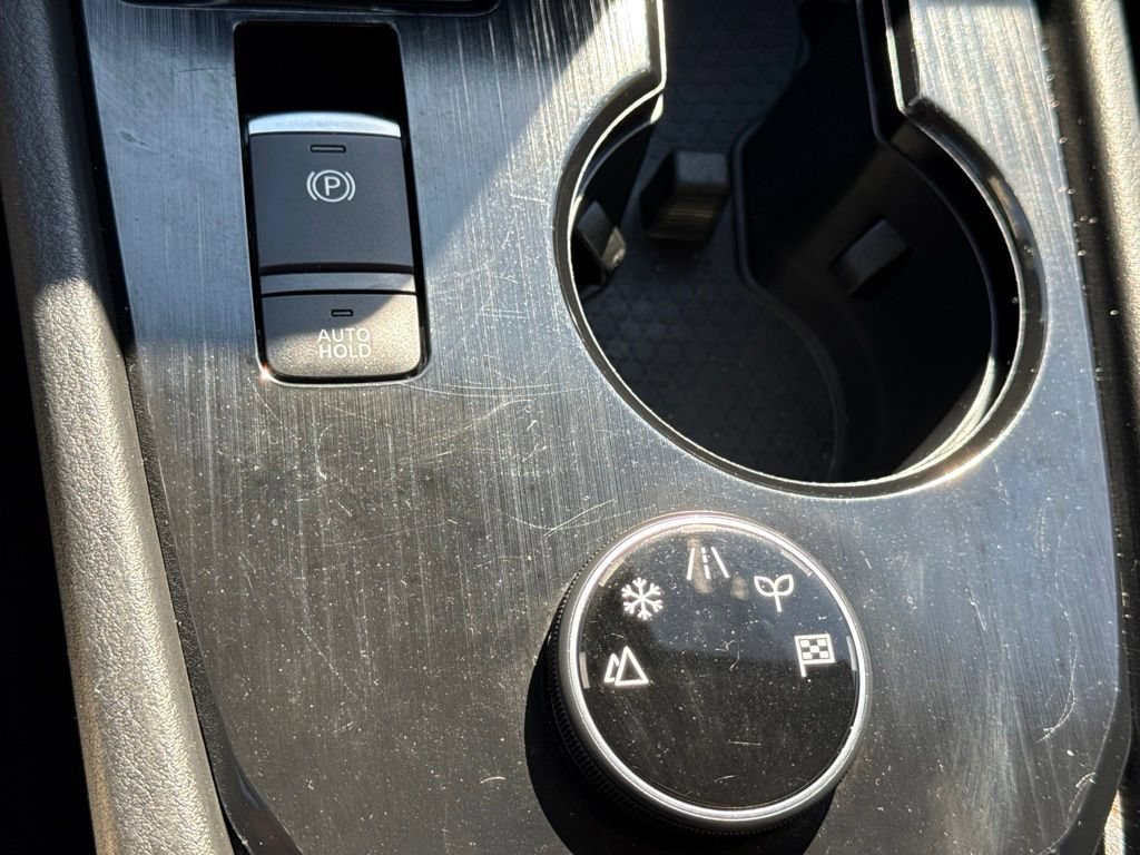 Used 2025 Nissan Rogue SV AWD/4WD image 29