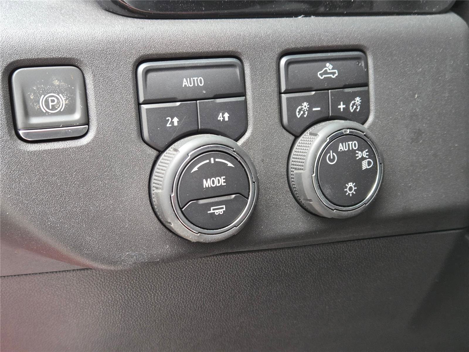 Used 2023 Chevrolet Silverado 1500 LT AWD/4WD image 20