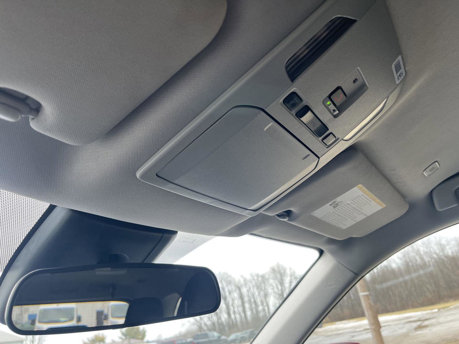 Used 2024 Toyota Highlander LE image 22