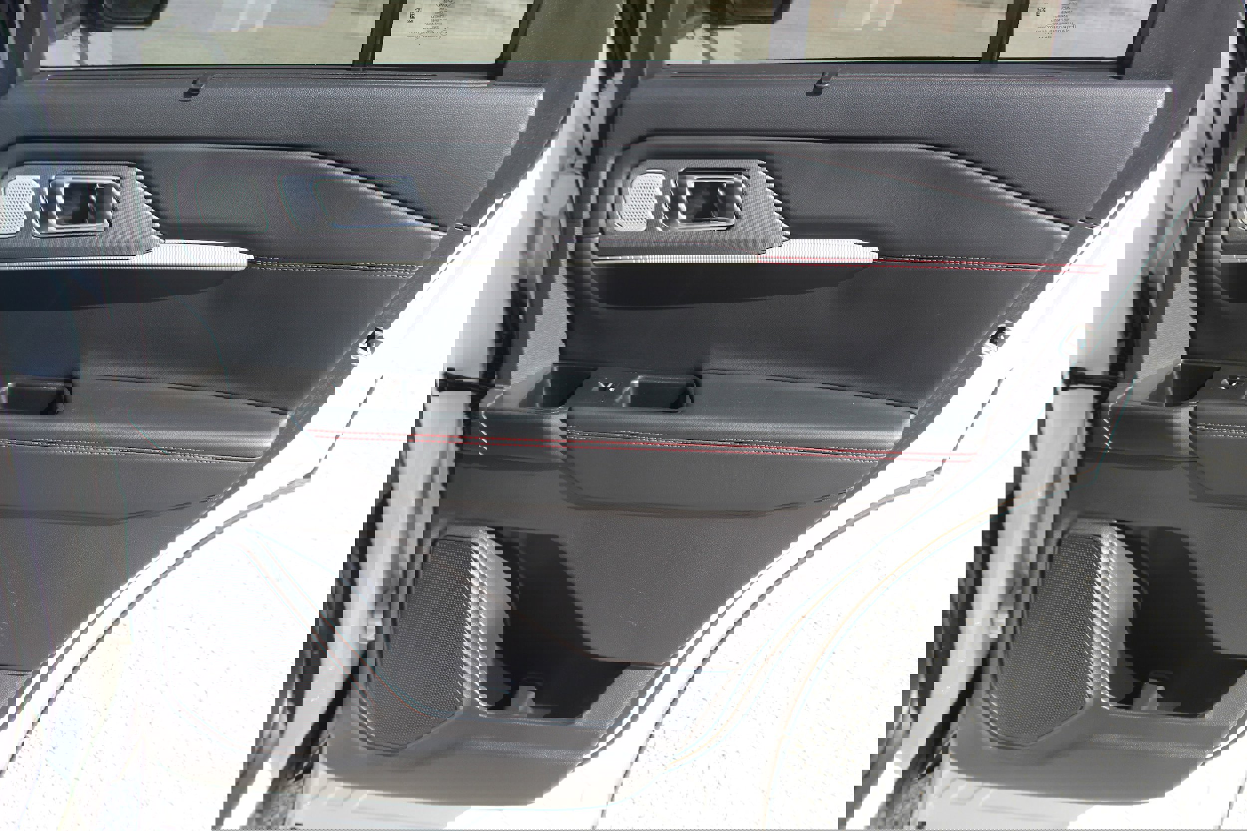 Used 2025 Ford Explorer ST image 25